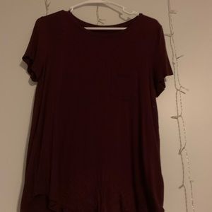 grey and maroon shirt sleeves